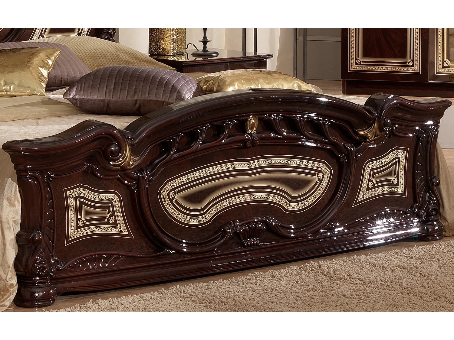 Lit baroque laqué acajou tête de lit capitonnée simili cuir beige Soraya 180x200