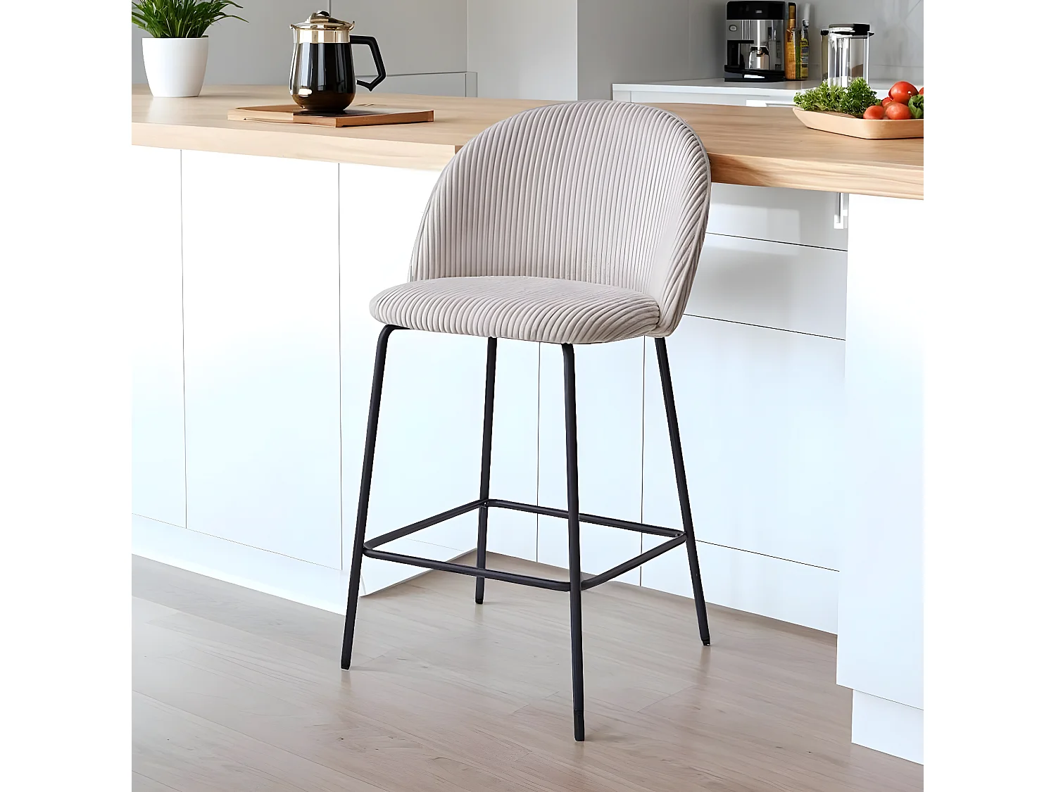 Lot de 2 tabourets de bar en velours côtelé beige, piètement noir - Alta