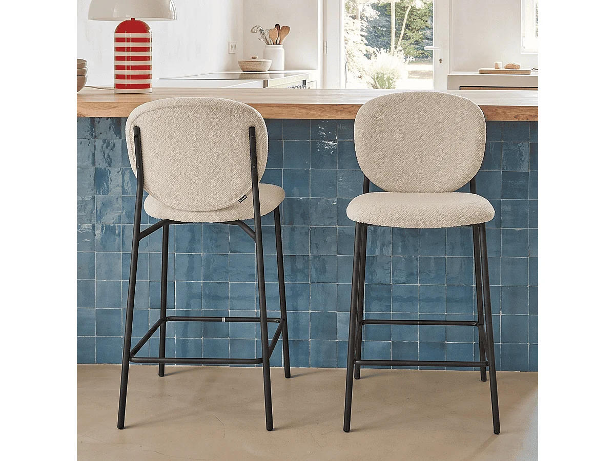 Lot de 2 tabourets de bar en tissu bouclette écru, piètement métal noir - Betty
