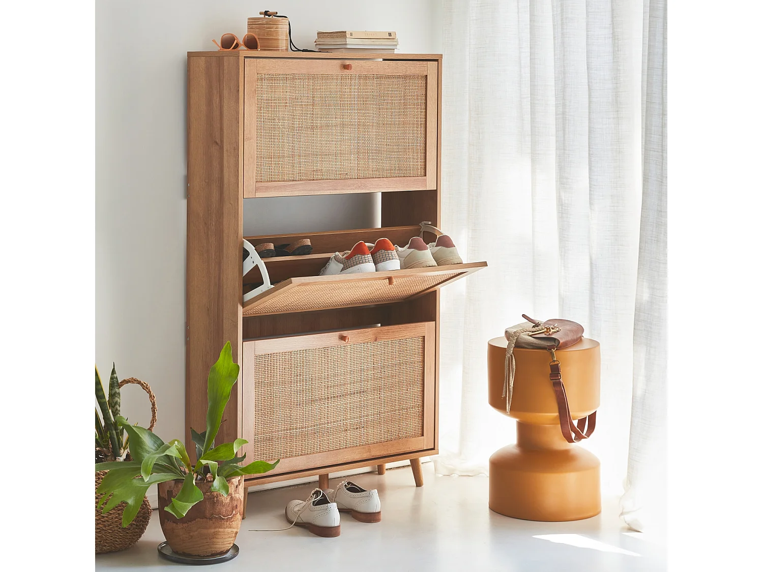 Mueble zapatero de caña natural