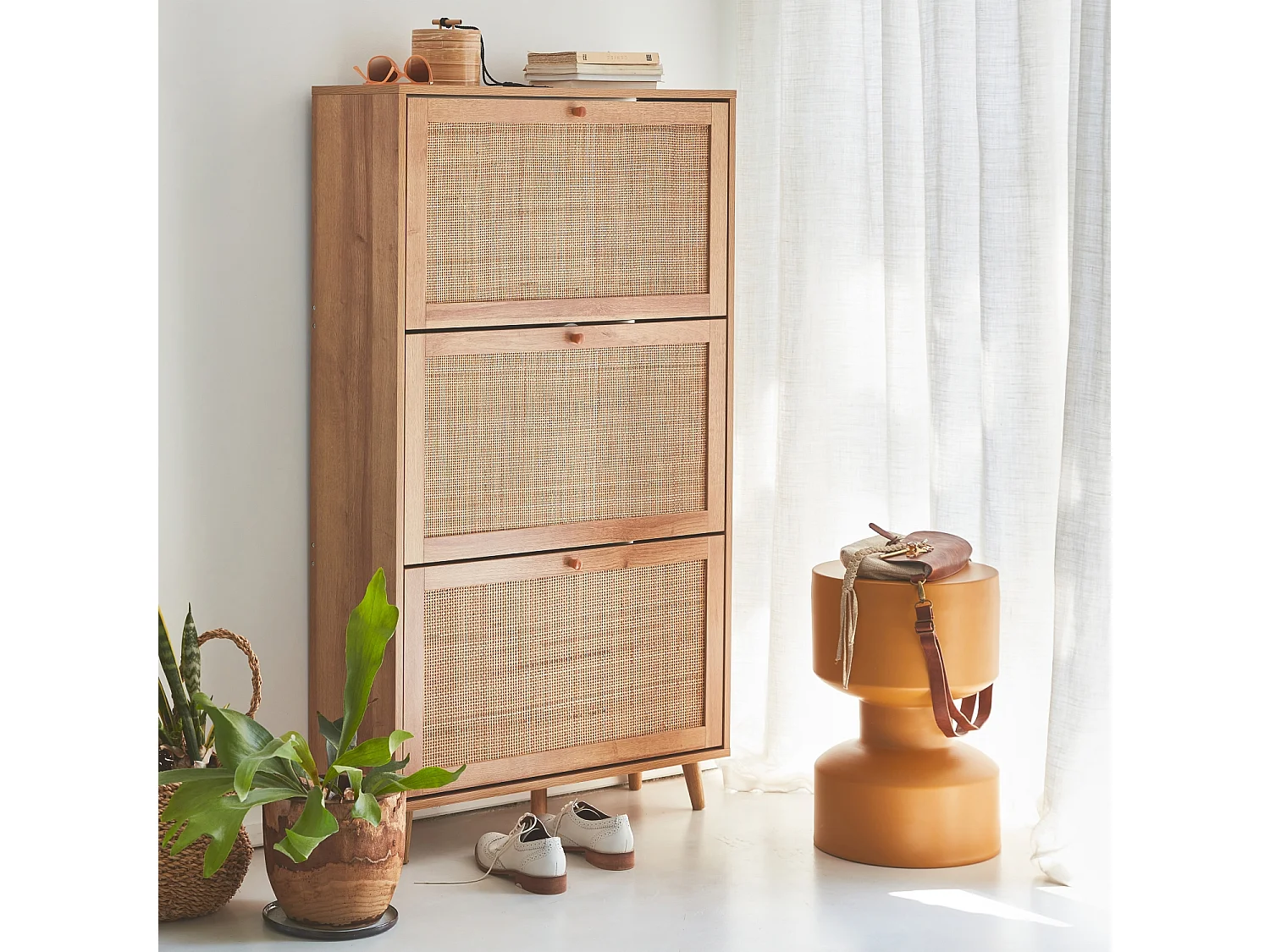 Mueble zapatero de caña natural