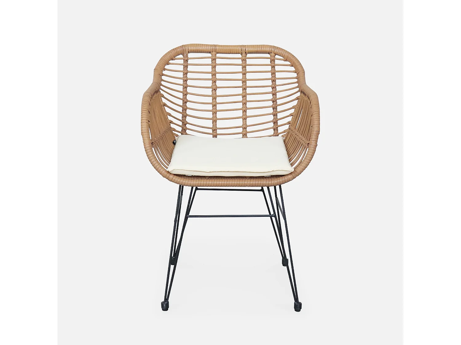 Lot de deux fauteuils effet rotin- résine et métal noir. style colonial. assise beige