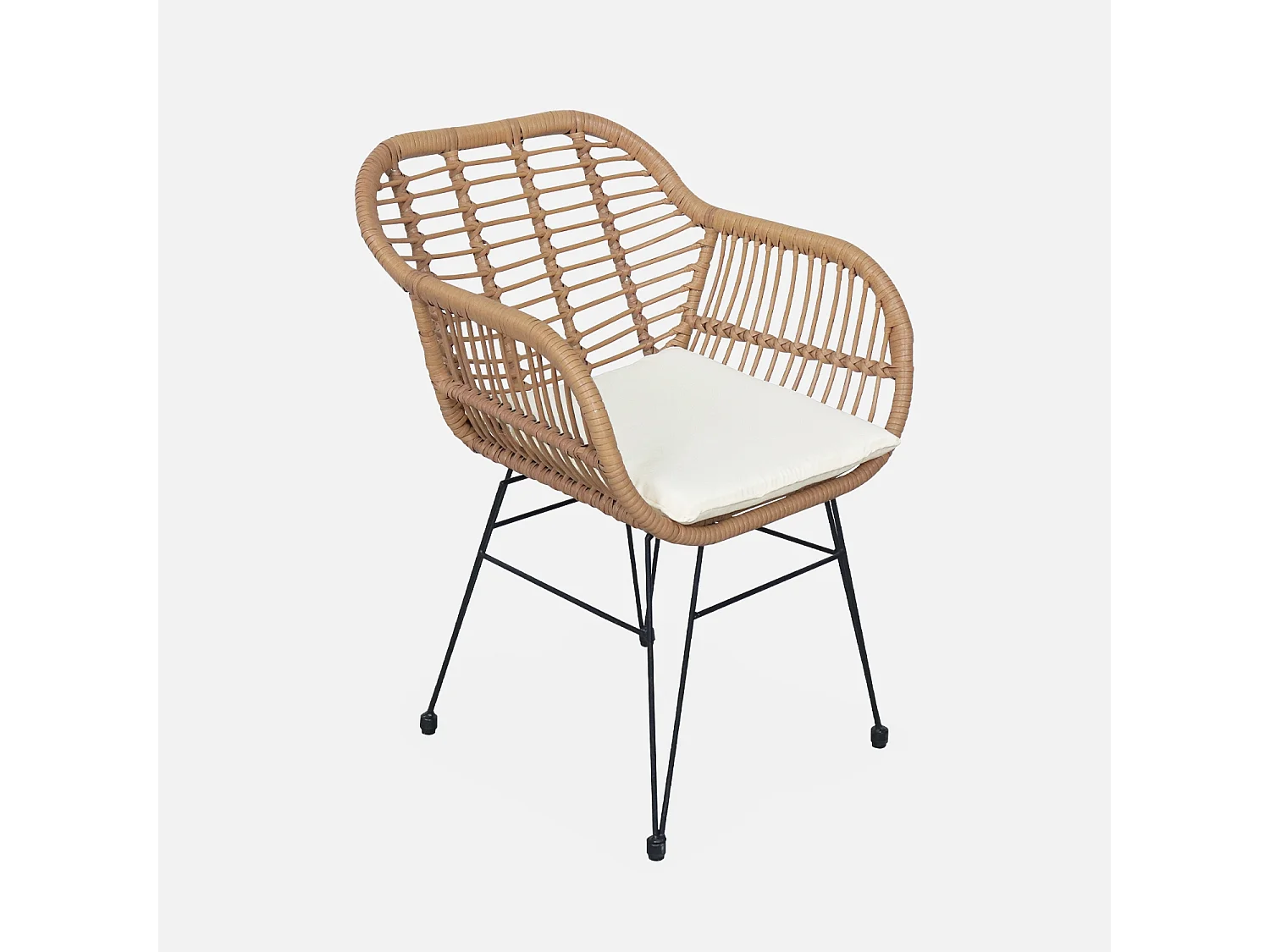 Lot de deux fauteuils effet rotin- résine et métal noir. style colonial. assise beige