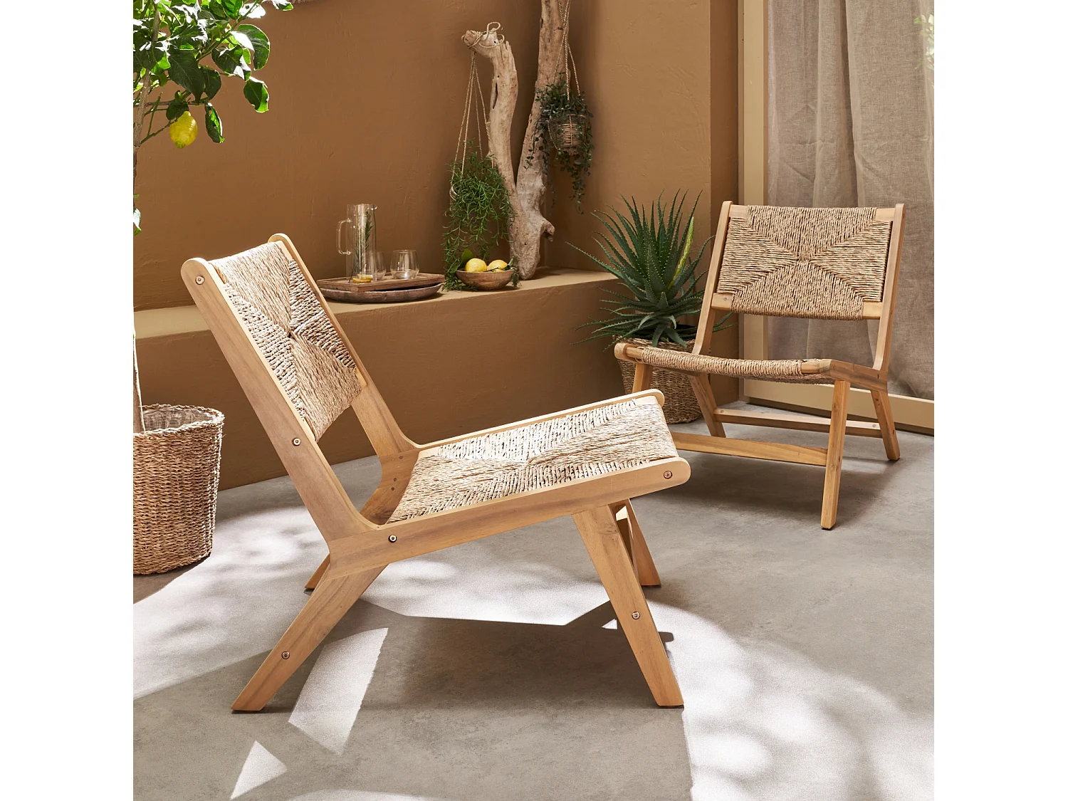 Lot de 2 fauteuils relax de jardin en bois et résine effet paille. intérieur / extérieur
