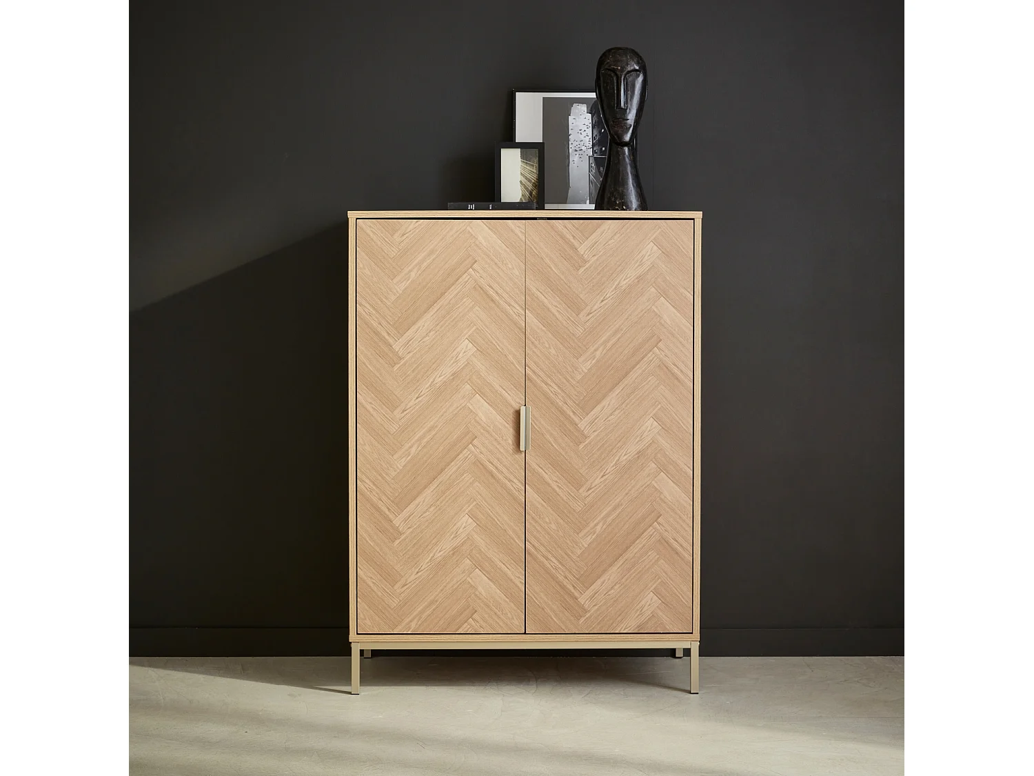 Vaisselier. Budapest. 2 étagères. 2 portes. buffet haut. L 80 cm x l 40 cm x H 110 cm