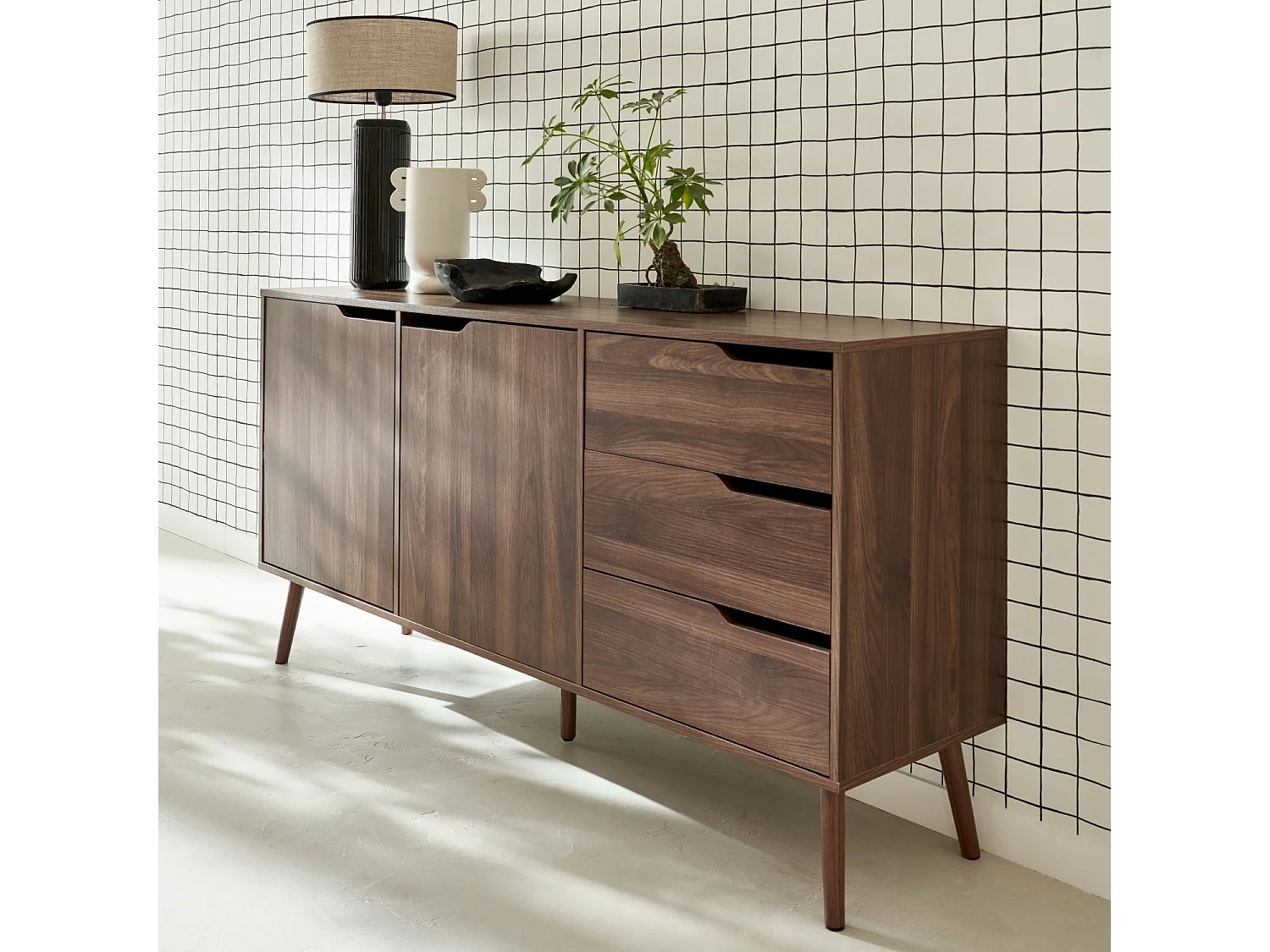 Buffet de rangement scandinave. buffet haut. vaisselier. 2 portes. 3 tiroirs. décor bois de noyer. 160cm