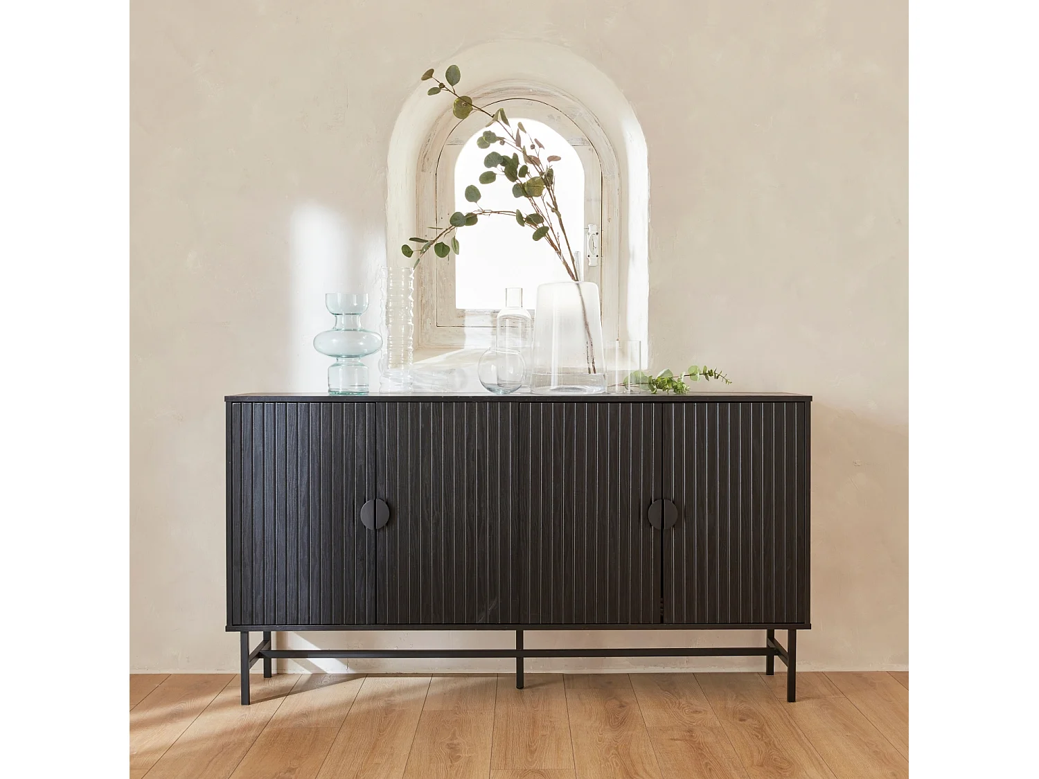 Buffet de rangement noir. Bazalt. quatre portes. deux étagères. buffet haut. vaisselier. L 157.5 x l 39 x H 83cm