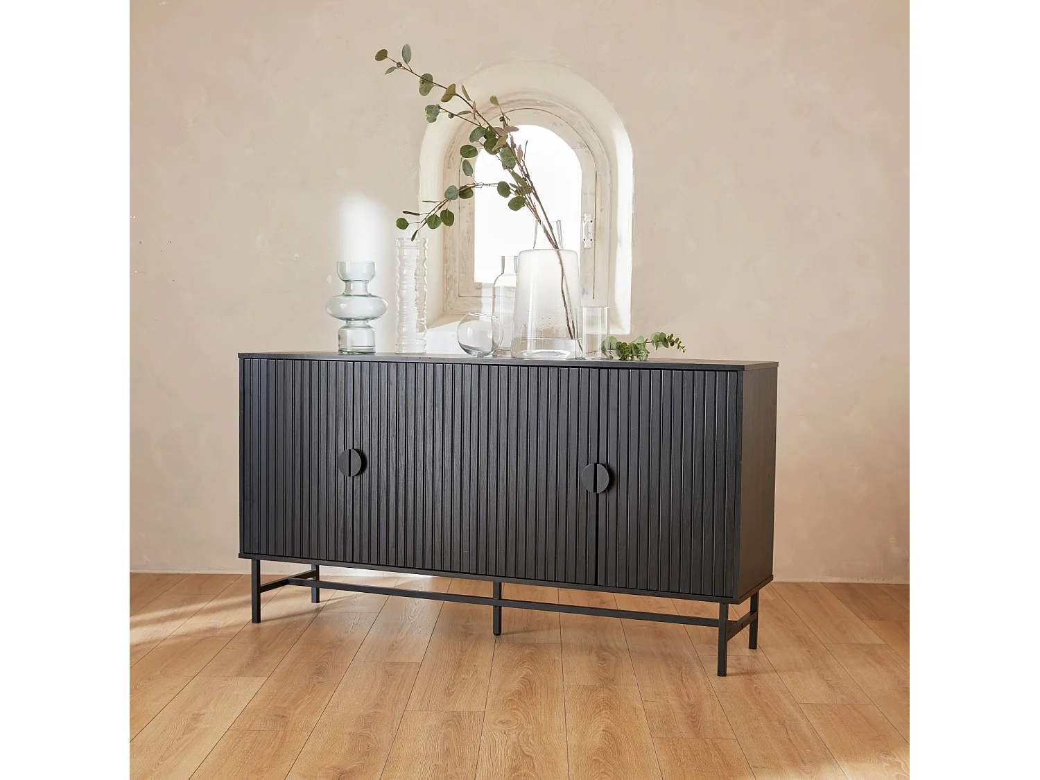 Buffet de rangement noir. Bazalt. quatre portes. deux étagères. buffet haut. vaisselier. L 157.5 x l 39 x H 83cm
