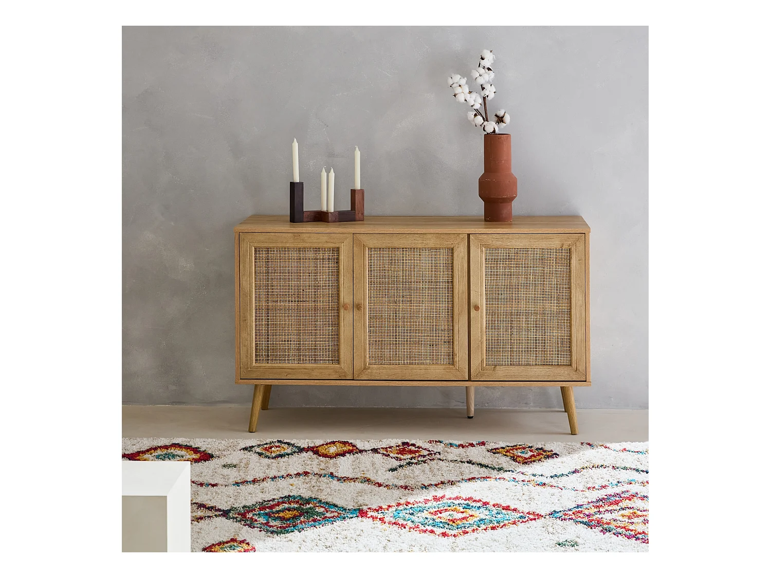 Buffet de rangement en cannage 120x39x70cm  - Bohème - 2 niveaux. 3 portes. pieds scandinaves. buffet bas