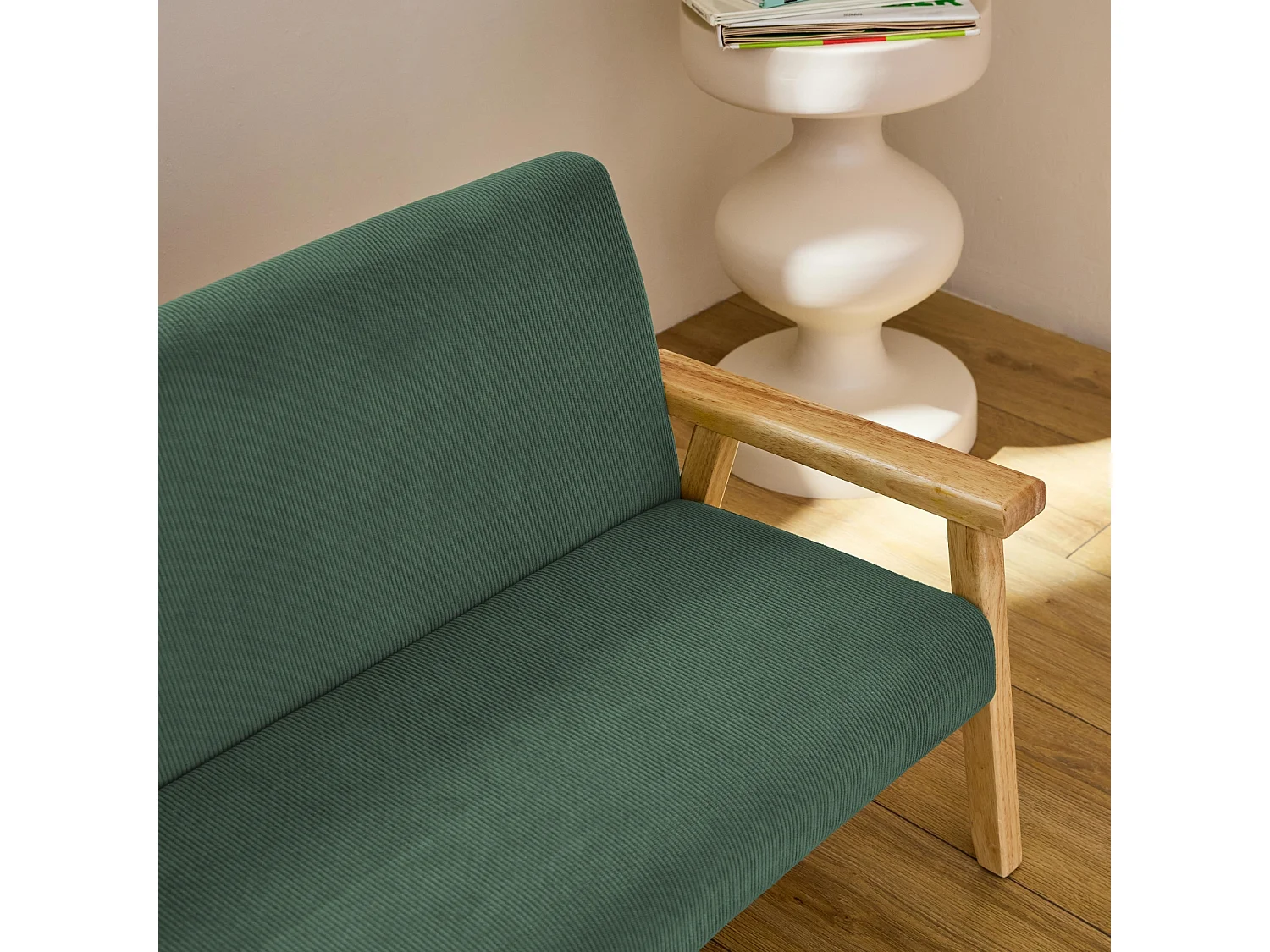 Banquette canapé enfant en bois et velours côtelé kaki. Isak. L 84 x P 43.5 x H 50cm