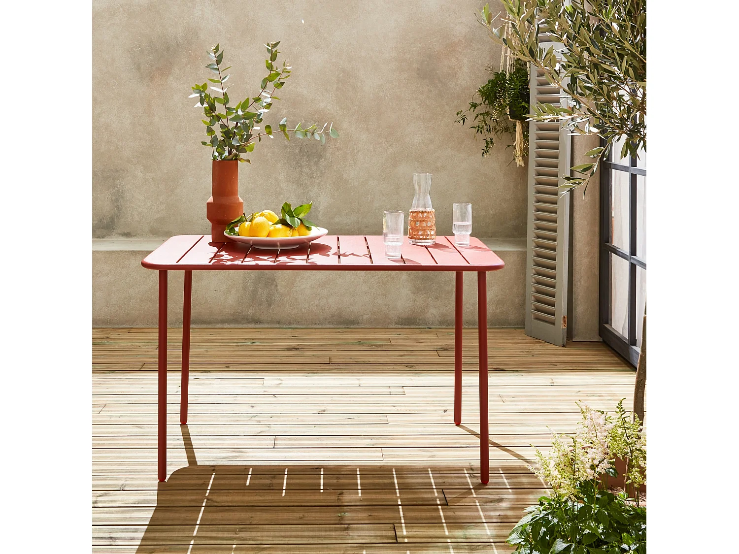 Table de jardin métal 4 places. terracotta. Amelia. 120x70cm. traitement antirouille. lattes et bords arrondis