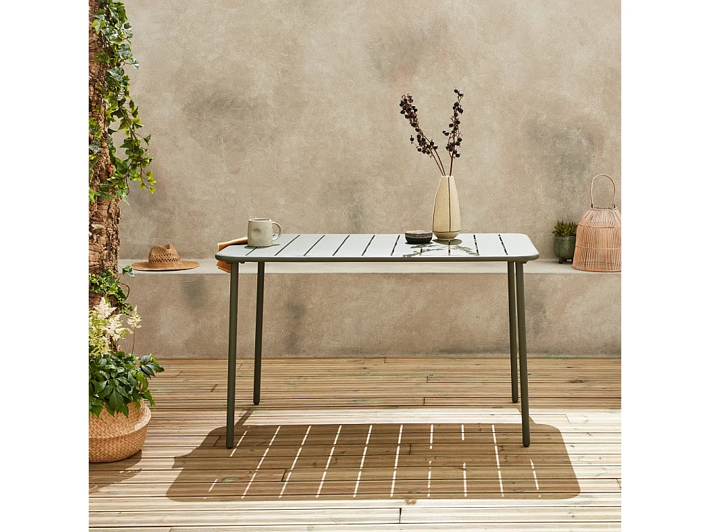 Table de jardin métal 4 places. kaki. Amelia. 120x70cm. traitement antirouille. lattes et bords arrondis