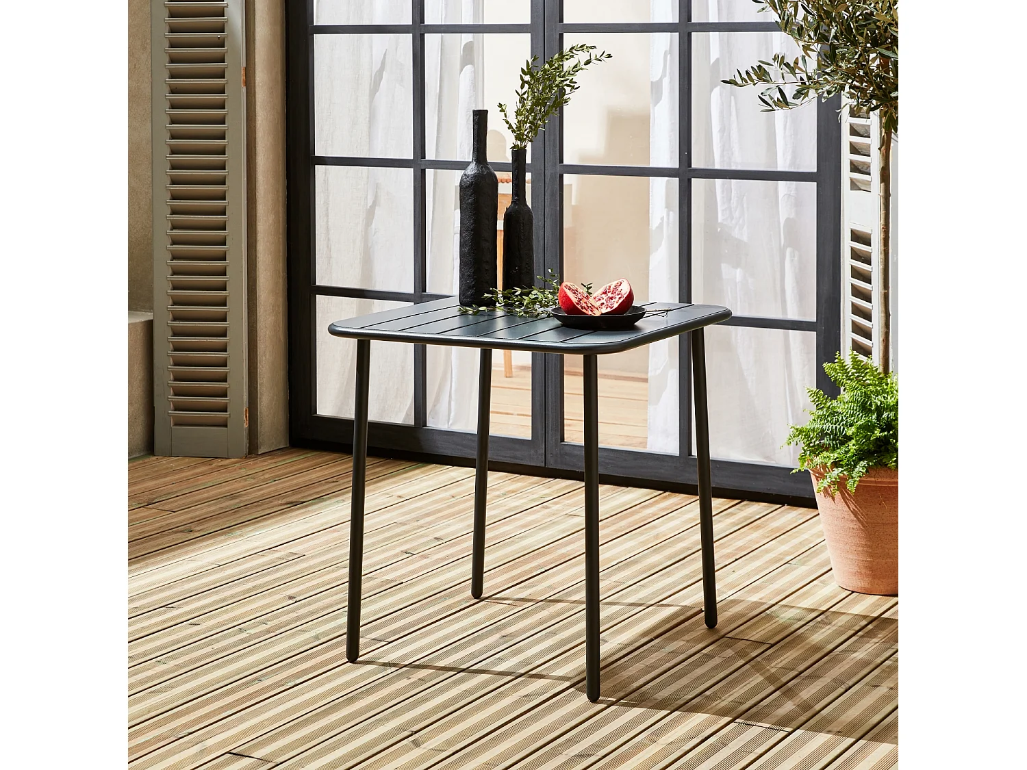 Table de jardin métal 2 places. anthracite. Amelia. 70x70cm. traitement antirouille. lattes et bords arrondis