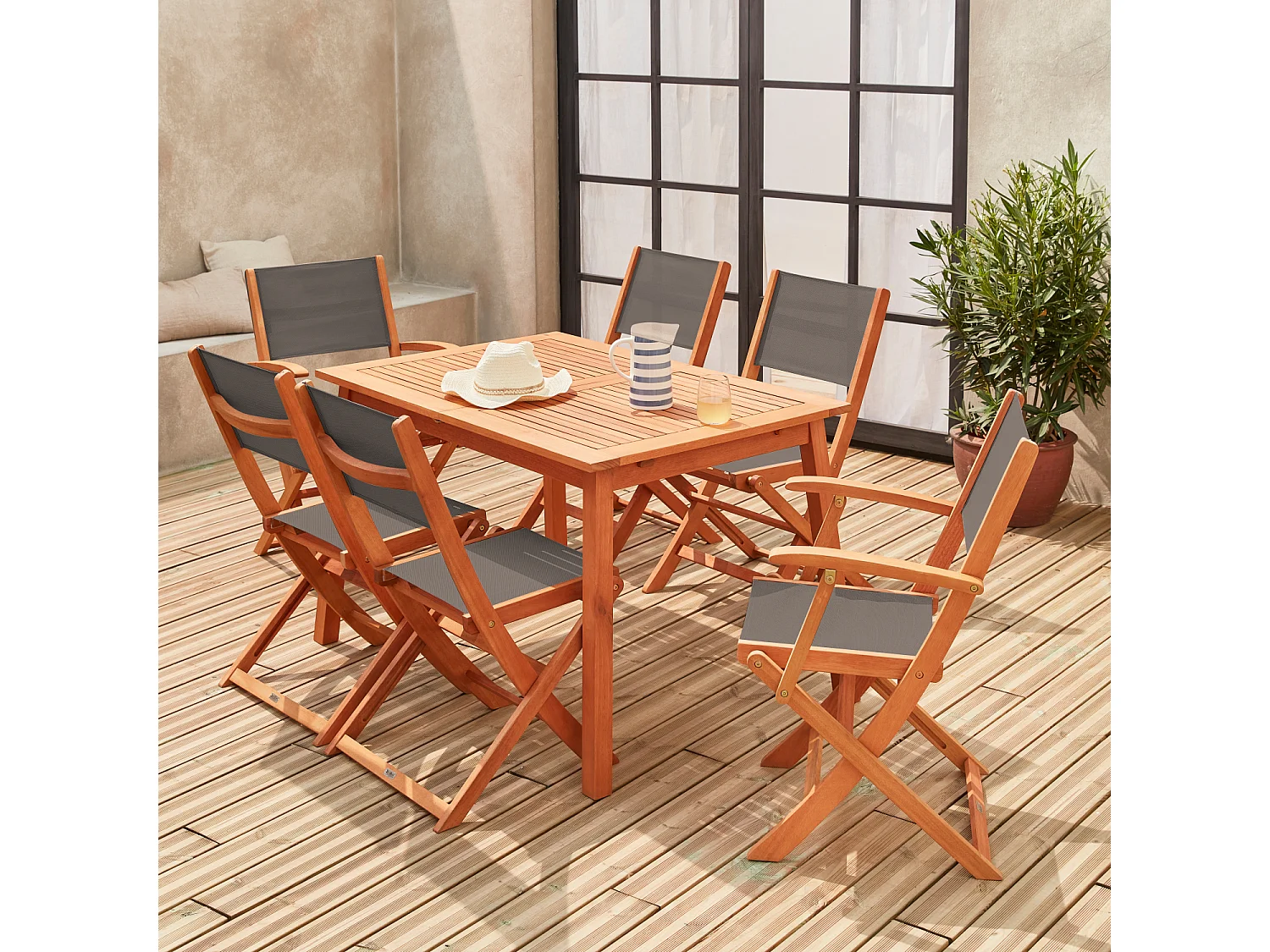 Salon de jardin en bois extensible - Almeria - Table 120/180cm avec rallonge. 2 fauteuils et 4 chaises. en bois d'Eucalyptus huilé et textilène anthracite