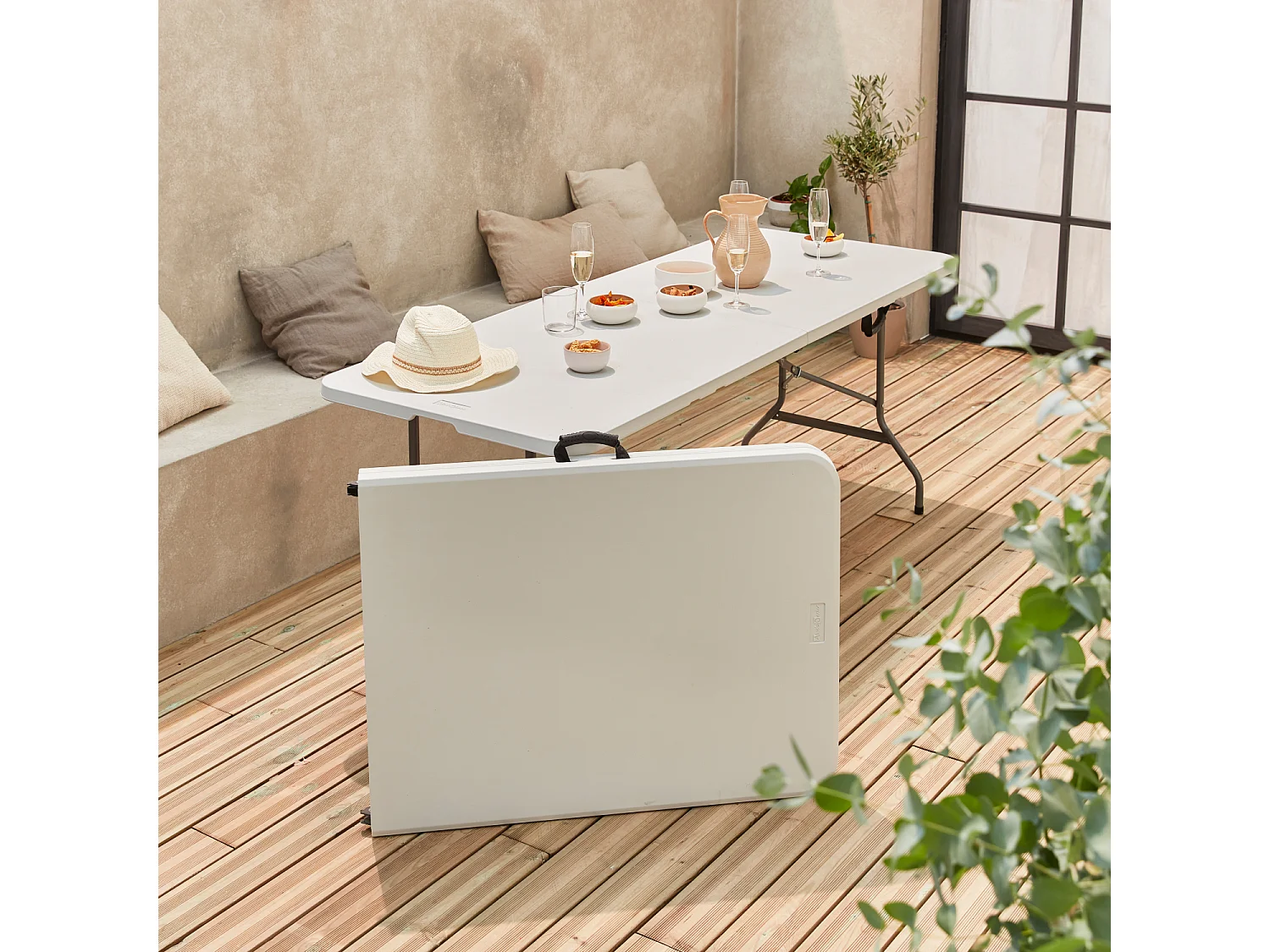 Lot de 2 tables de réception. pliables 180cm. table pliante avec poignée de transport. table de camping
