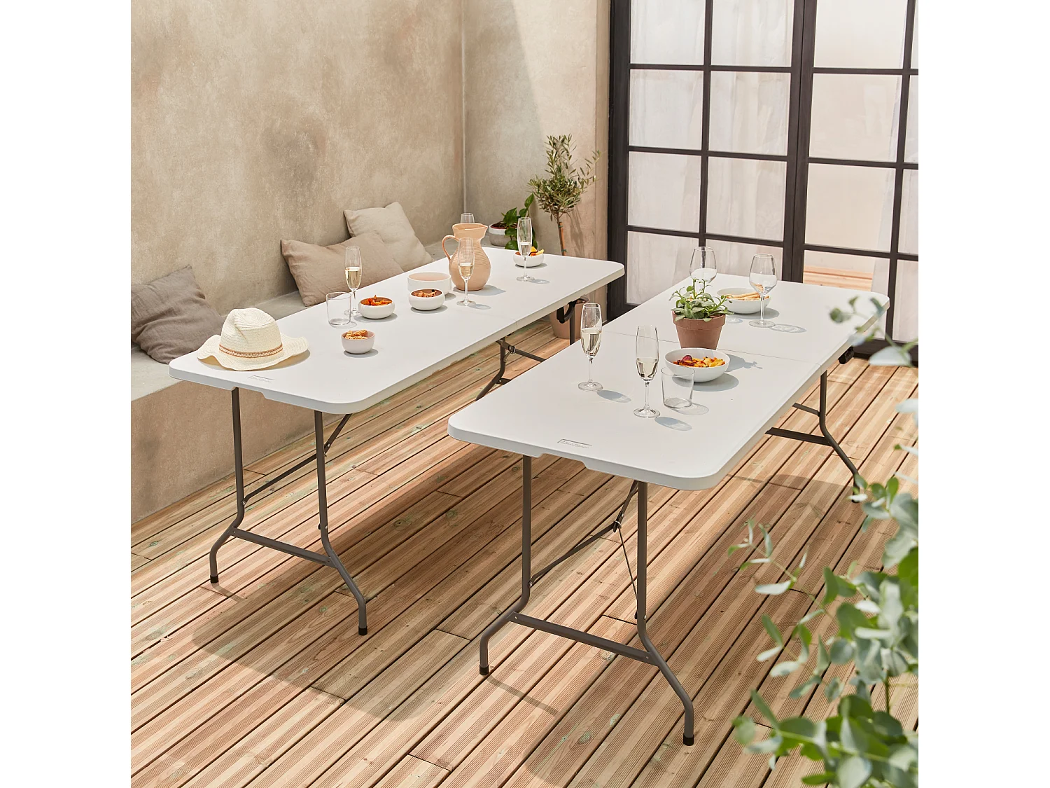 Lot de 2 tables de réception. pliables 180cm. table pliante avec poignée de transport. table de camping