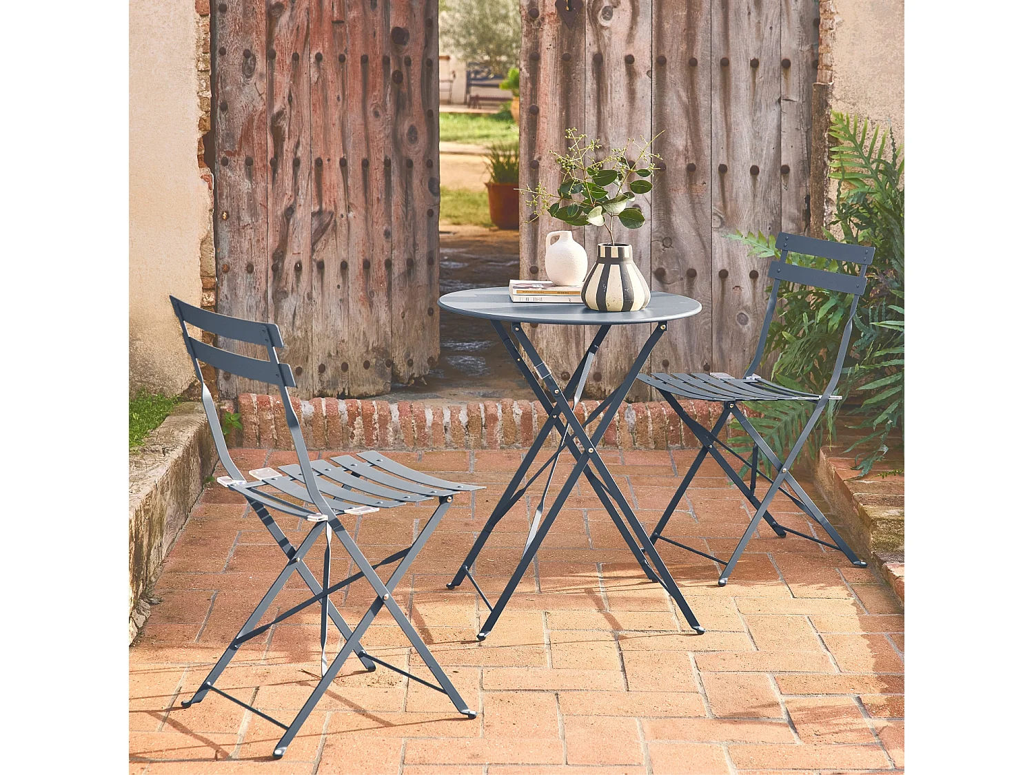Table de jardin bistrot pliante métal + 2 assises bleu grisé Ø60 x 70cm. acier thermolaqué