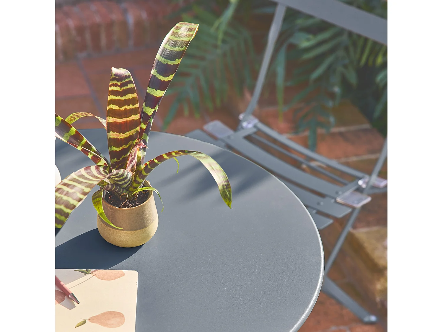 Set mesa de jardín bistró plegable de acero con 2 sillas,  ø60cm azul