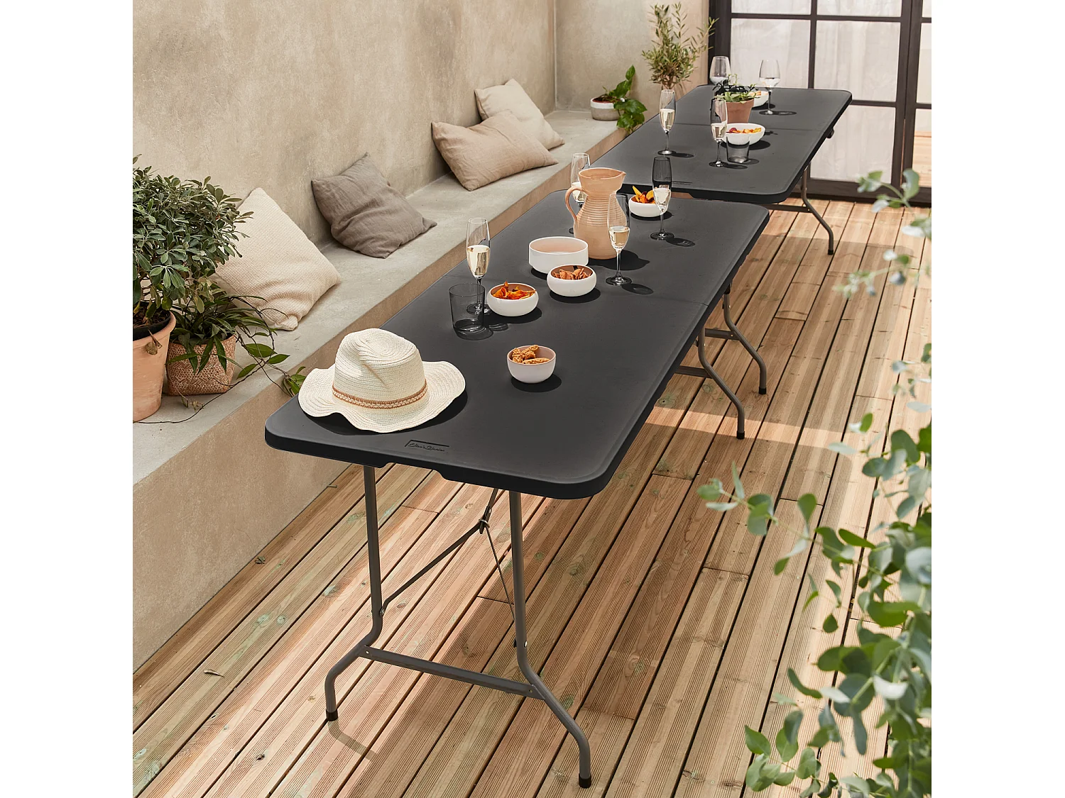Lot de 2 tables de réception. pliables 180cm. grise foncé. table pliante avec poignée de transport. table de camping
