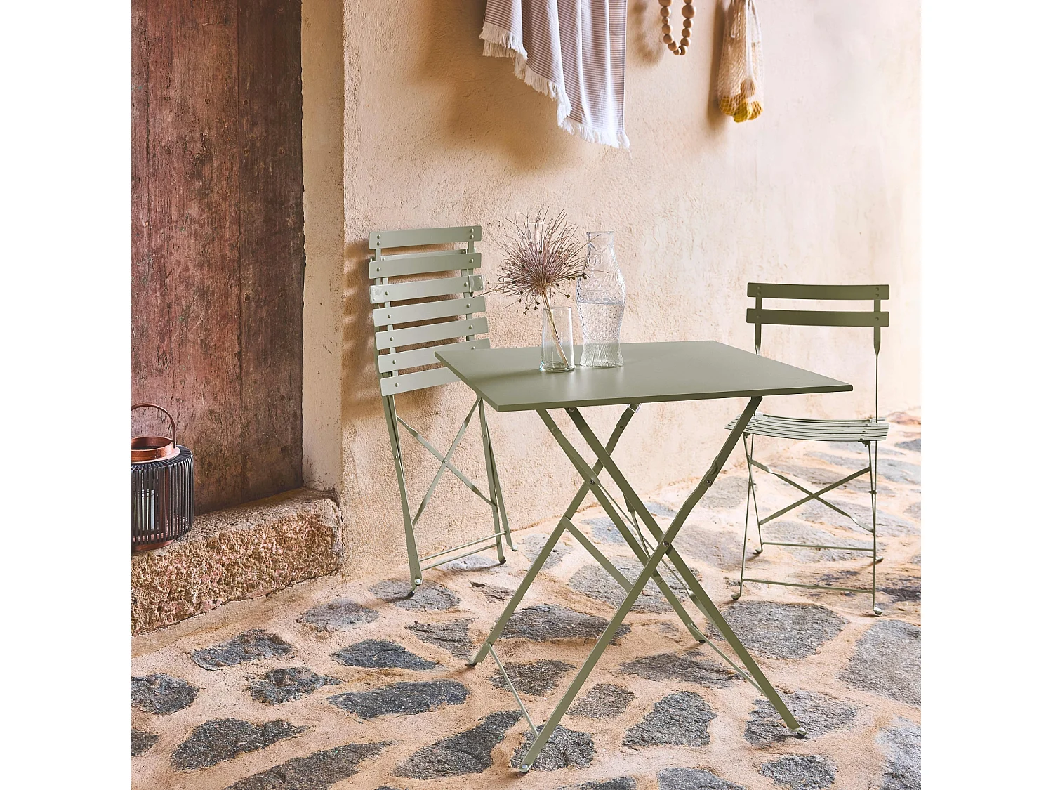 Table de jardin bistrot pliante métal + 2 assises vert de gris 70 x 70cm. acier thermolaqué