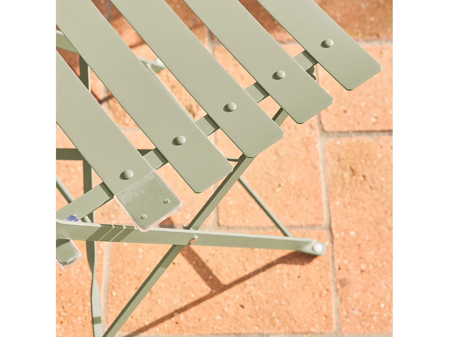 Table de jardin bistrot pliante métal + 2 assises vert de gris Ø60 x 70cm. acier thermolaqué