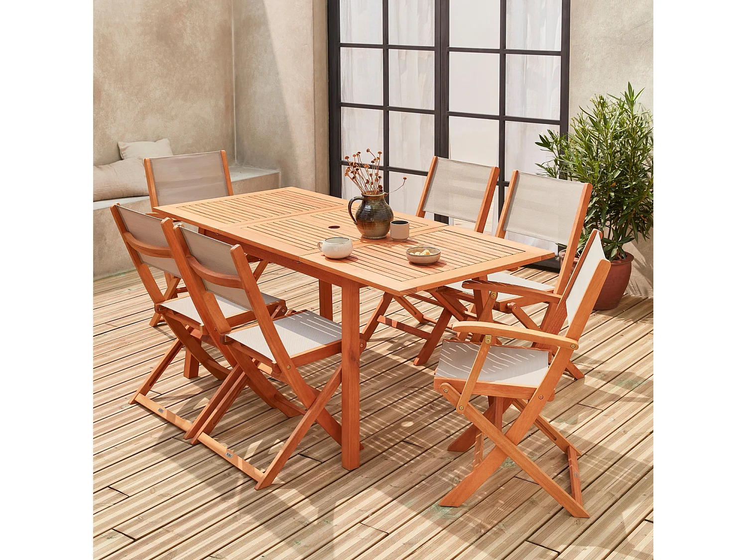 Salon de jardin en bois extensible - Almeria - Table 120/180cm avec rallonge. 2 fauteuils et 4 chaises. en bois d'Eucalyptus huilé et textilène gris taupe