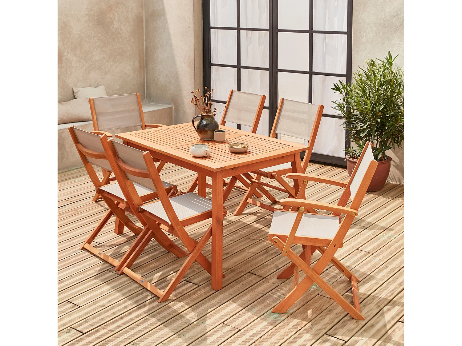 Salon de jardin en bois extensible - Almeria - Table 120/180cm avec rallonge. 2 fauteuils et 4 chaises. en bois d'Eucalyptus huilé et textilène gris taupe