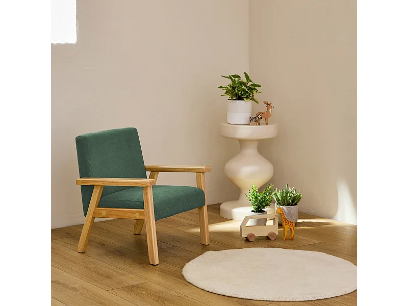 Fauteuil enfant en bois et velours côtelé kaki. ISAK L 47 x P 43.5 x H 50cm