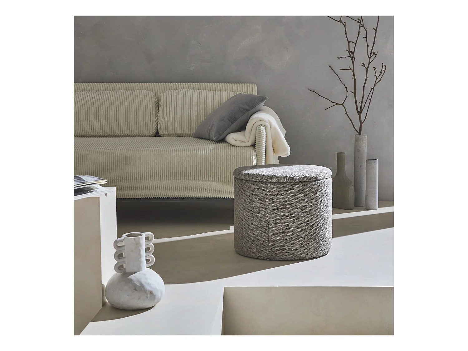 Puff de tela con almacenaje pardo