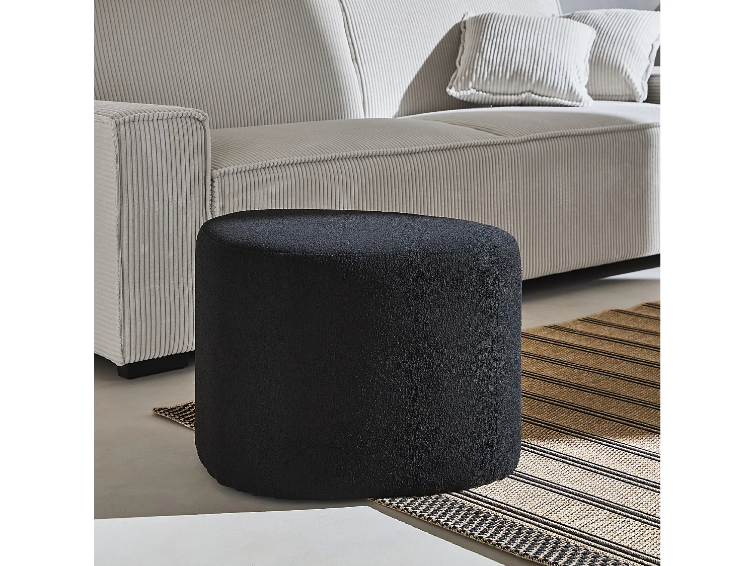 Taburete y puff de tela con forma de guijarro negro