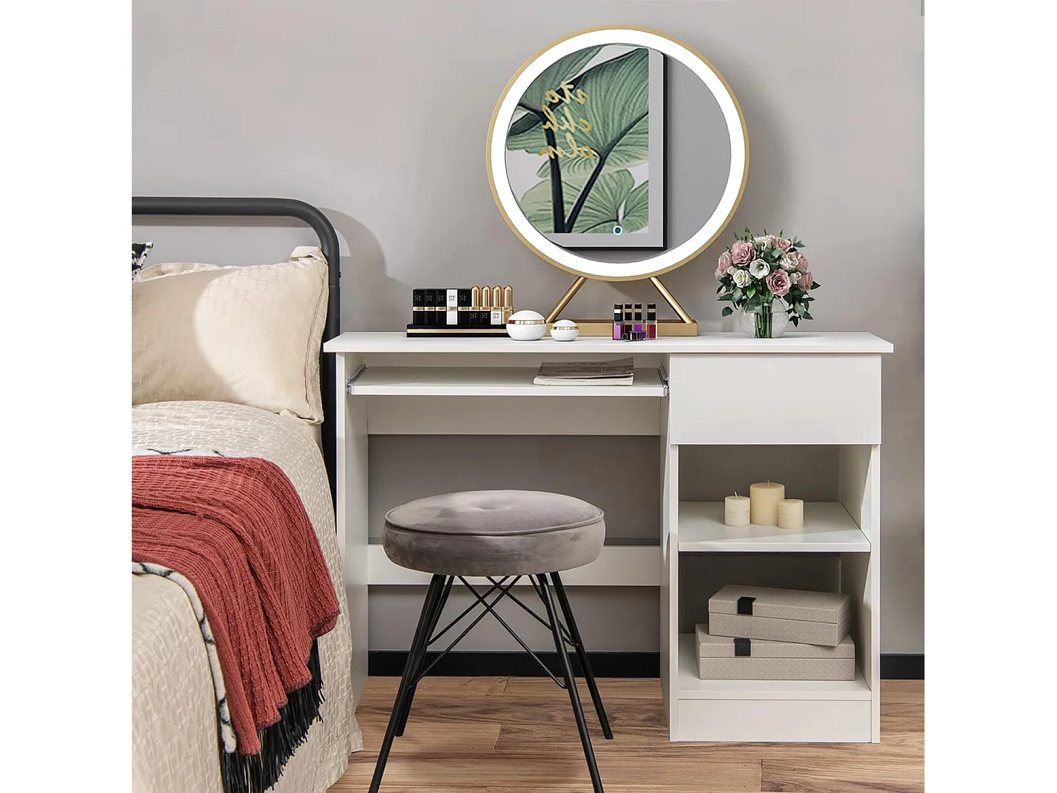 Schreibtisch mit Tastaturablage