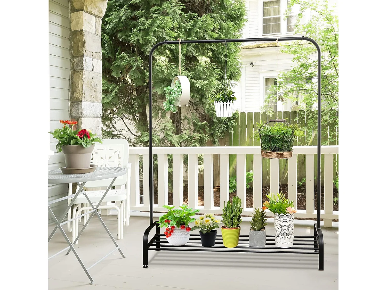 Kleiderständer mit verstellbaren Füßen