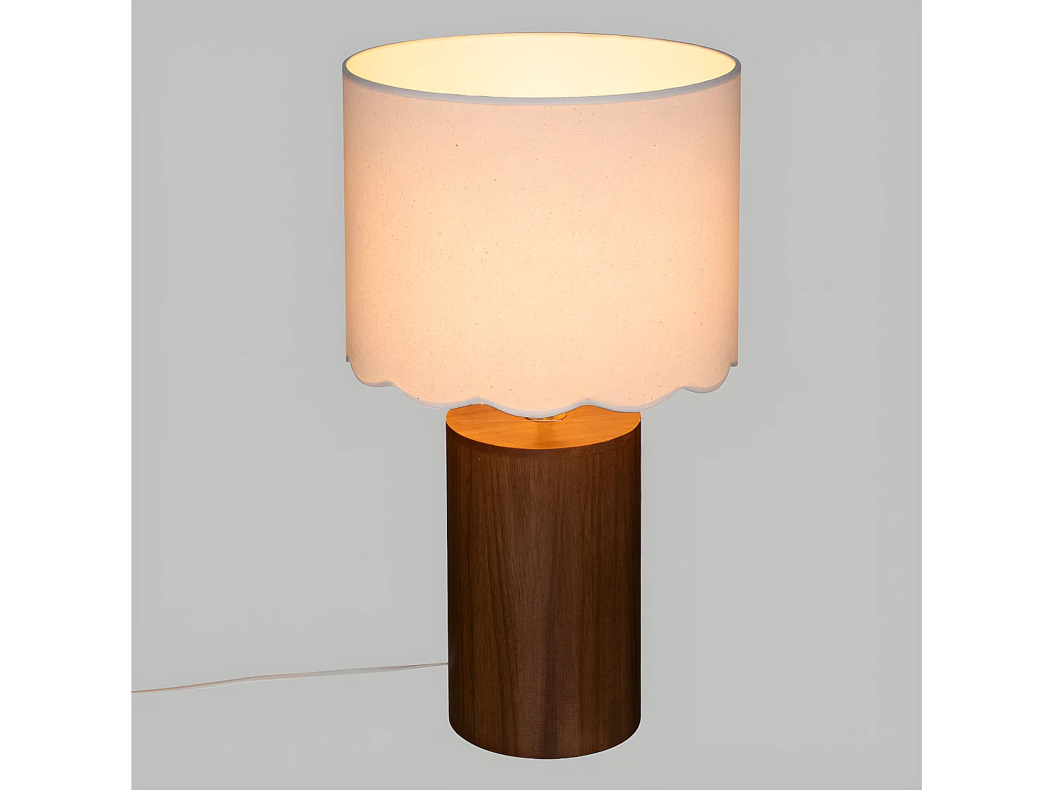Lampe à poser en Bois et abat-jour Blanc dentelé  H 50 cm