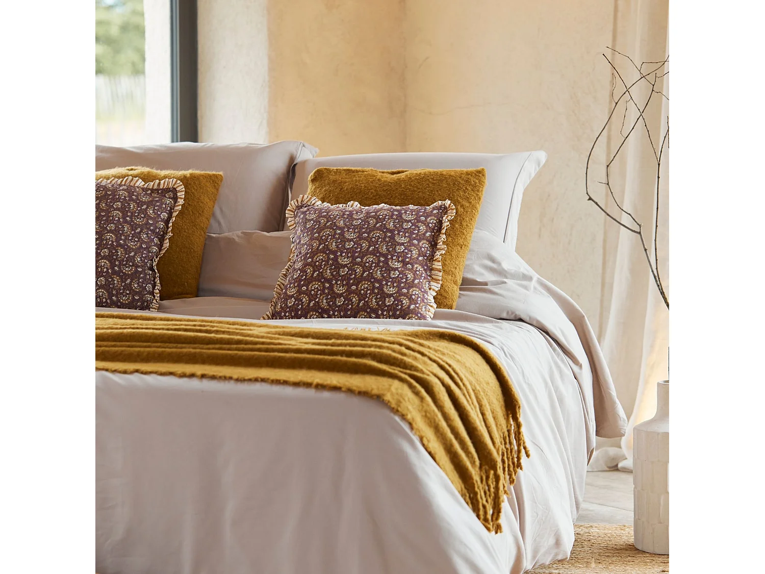 Plaid Ocre tissage fini texturé aspect mohair 180 x 130 cm