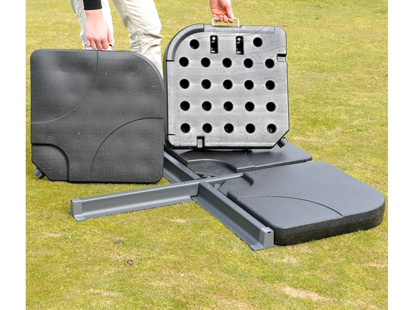 Parasol do świateł drogowych MCW-A96 I obrotowy,  kremowy ze stojakiem, obrotowy