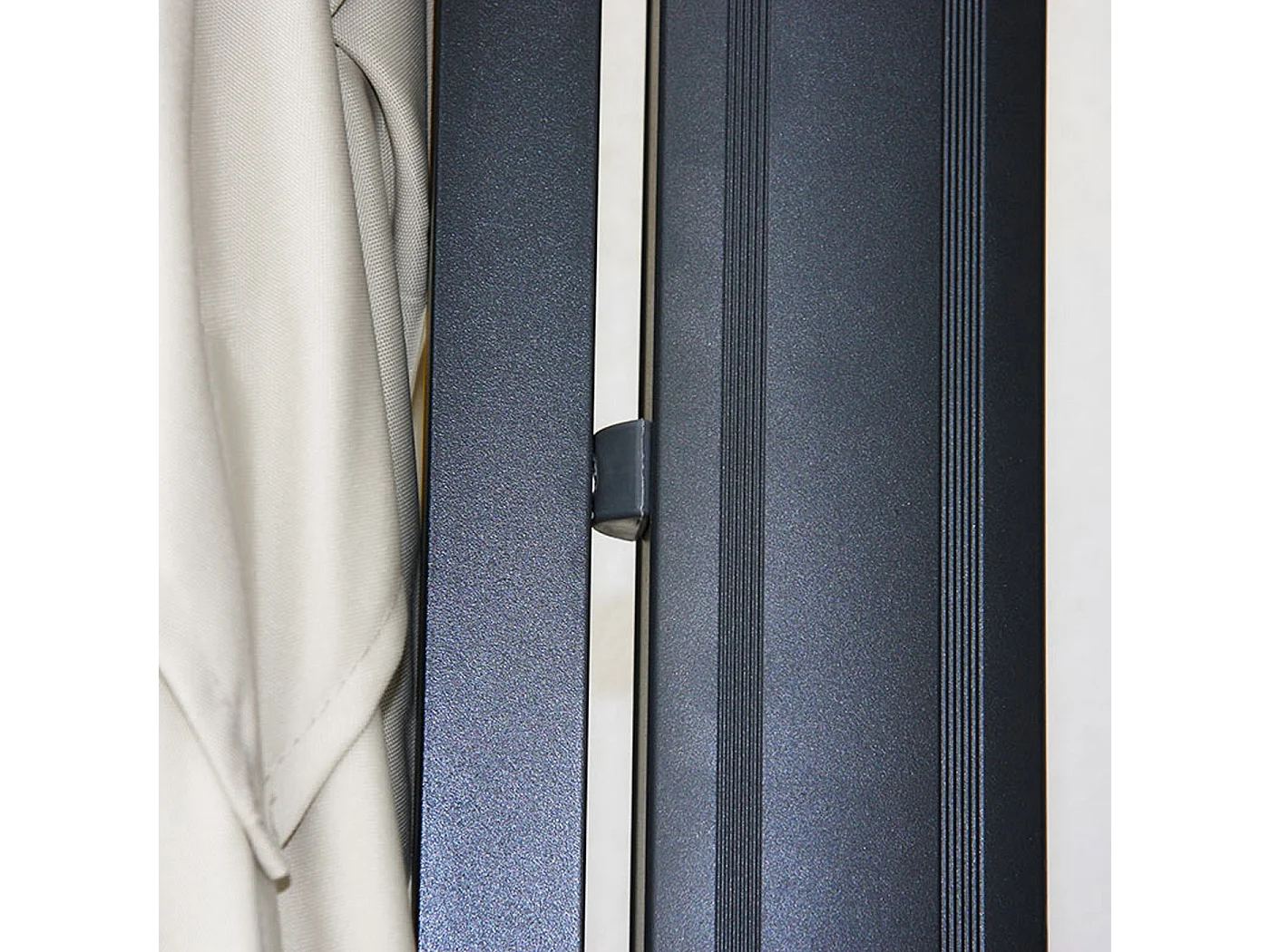 Obrotowy parasol wspornikowy MCW-A96 III,  Klapa, antracyt ze stojakiem, obrotowy