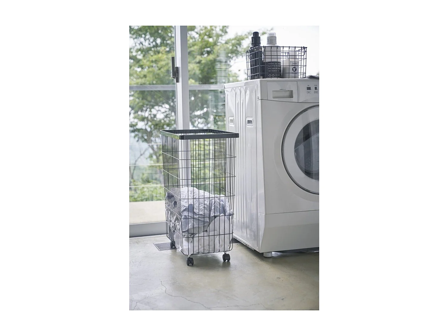 Panier à linge à roulettes en métal H56.5cm