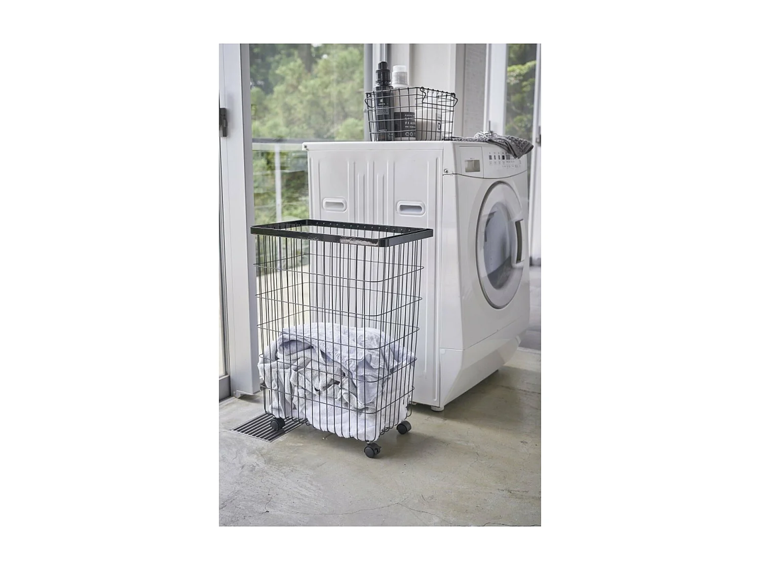 Panier à linge à roulettes en métal H56.5cm