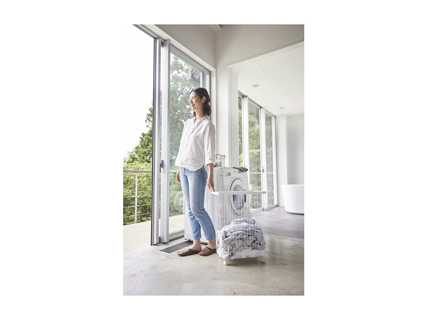 Panier à linge à roulettes en métal H56.5cm