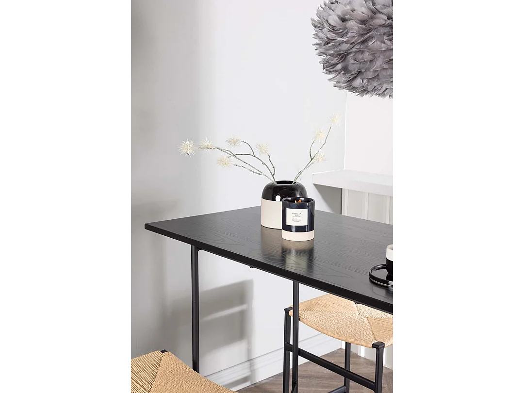 Rax barmeubelset bartafel zwart en 4 Polly barstoelen naturel.