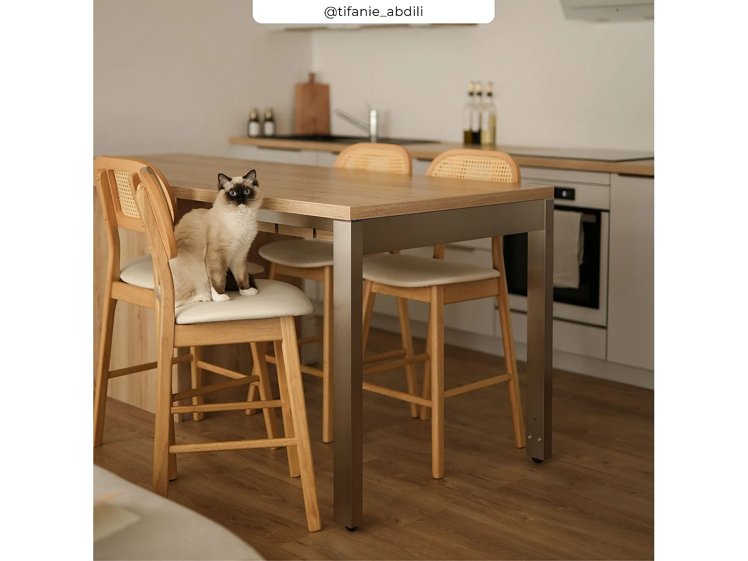 Set de 2 sillas para isla de cocina en madera y tela beige 64,5 cm - Maria