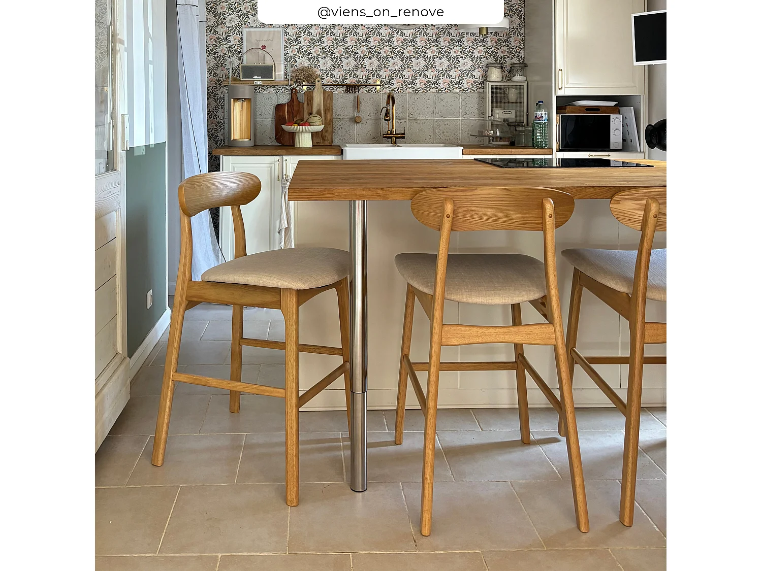 Lot de 2 chaises pour îlot central 66 cm en tissu beige et bois - Lana