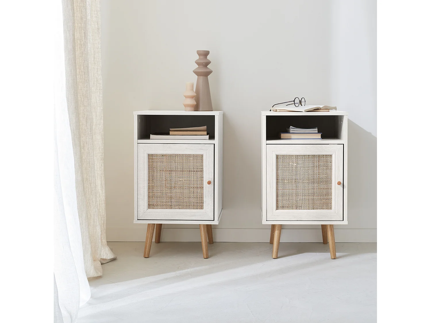 Mesita de noche escandinava con efecto madera y caña, set de 2 blanco