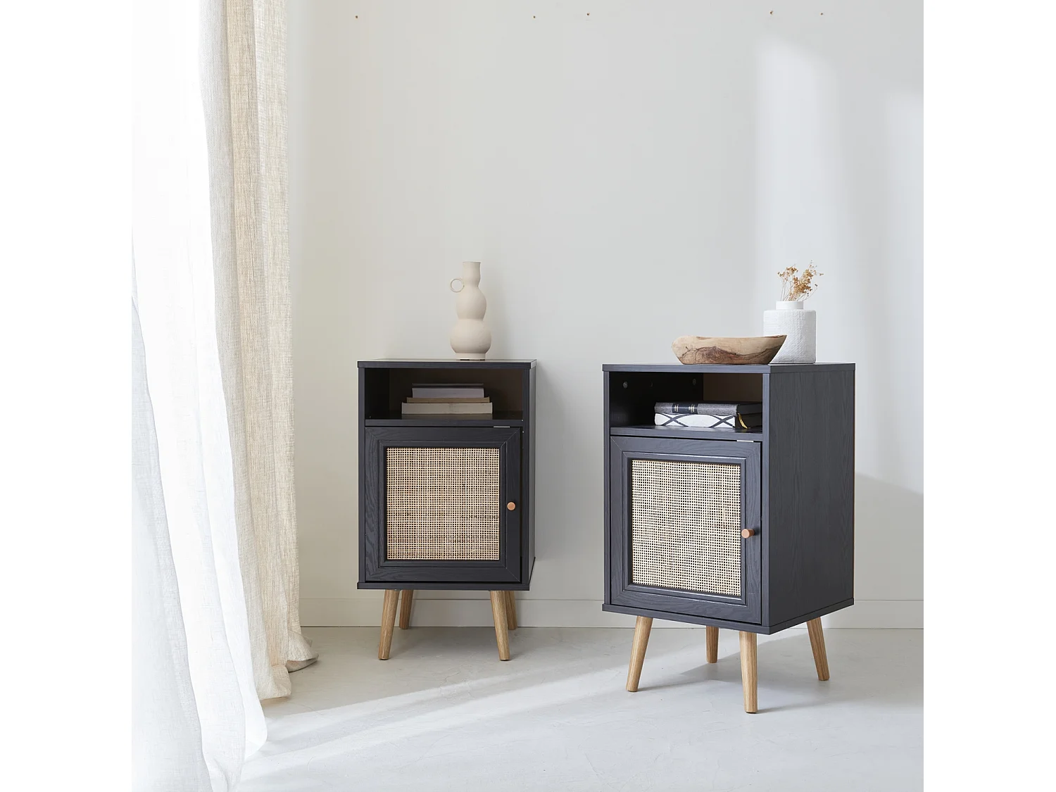 Mesita de noche escandinava con efecto madera y caña, set de 2 negro