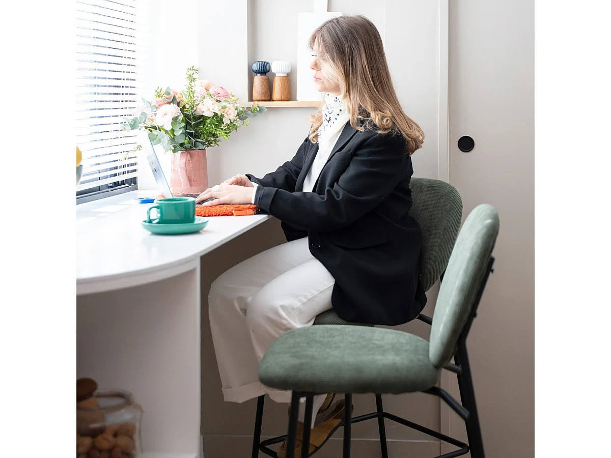 Lot de 2 tabourets de bar en velours côtelé vert, piètement métal noir - Betty