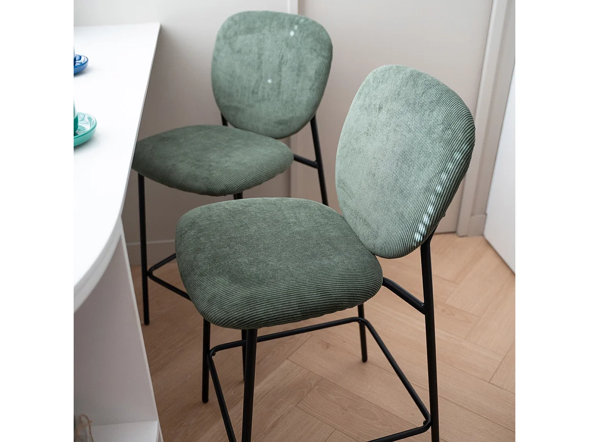 Lot de 2 tabourets de bar en velours côtelé vert, piètement métal noir - Betty