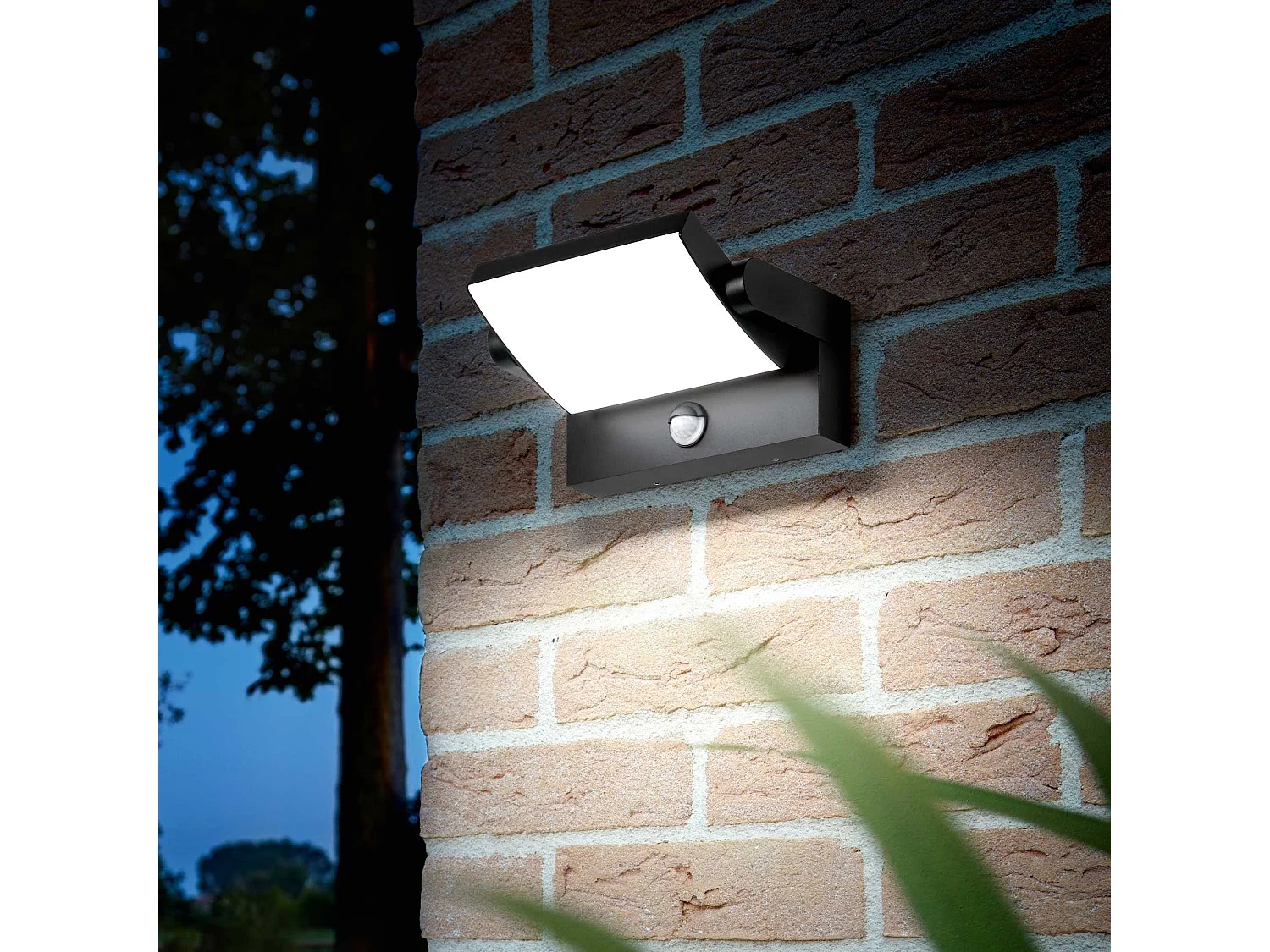 Ideal Lux SWIPE Lampada da parete a LED per esterni con sensore di movimento Caffè, 3000K, IP54