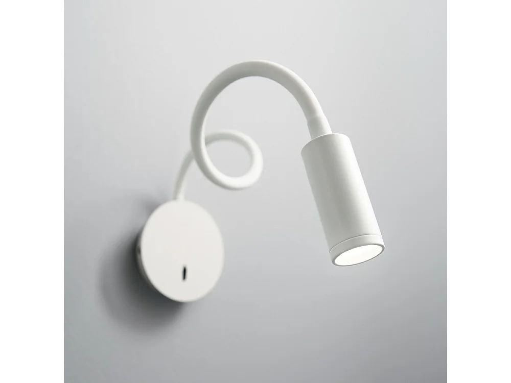 Wit metalen wandlamp met flexibele LED-lichtarm