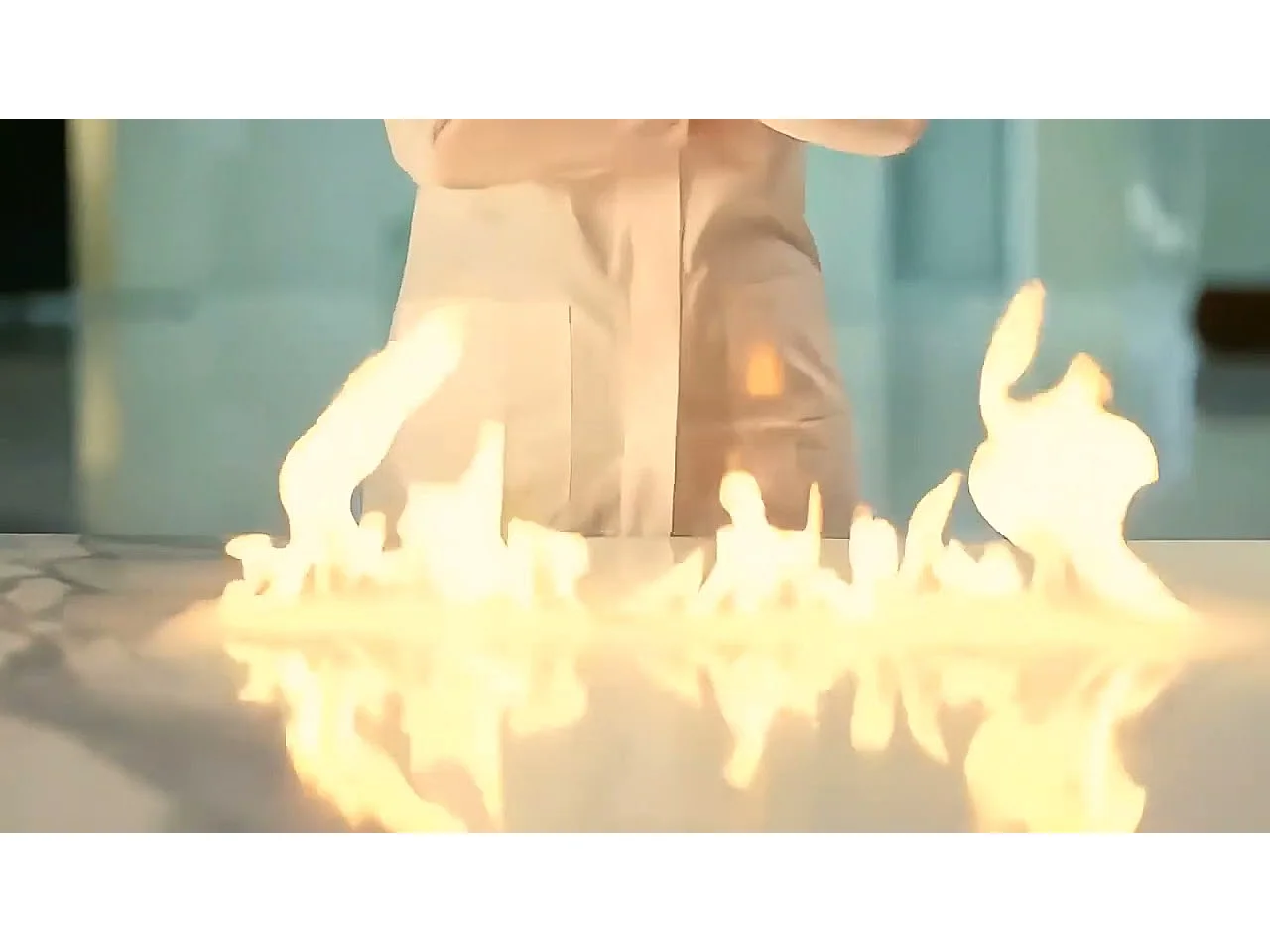 Table basse gigogne marbre industrielle salon lot de 2 avec pieds noire en métal 70x70x48cm / 60x60x43cm