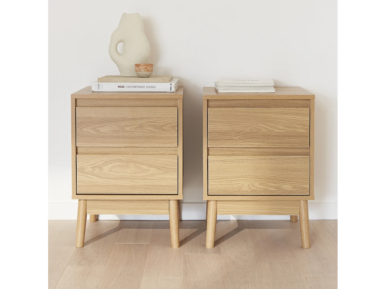 Lot de 2 tables de chevet décor bois. deux tiroirs